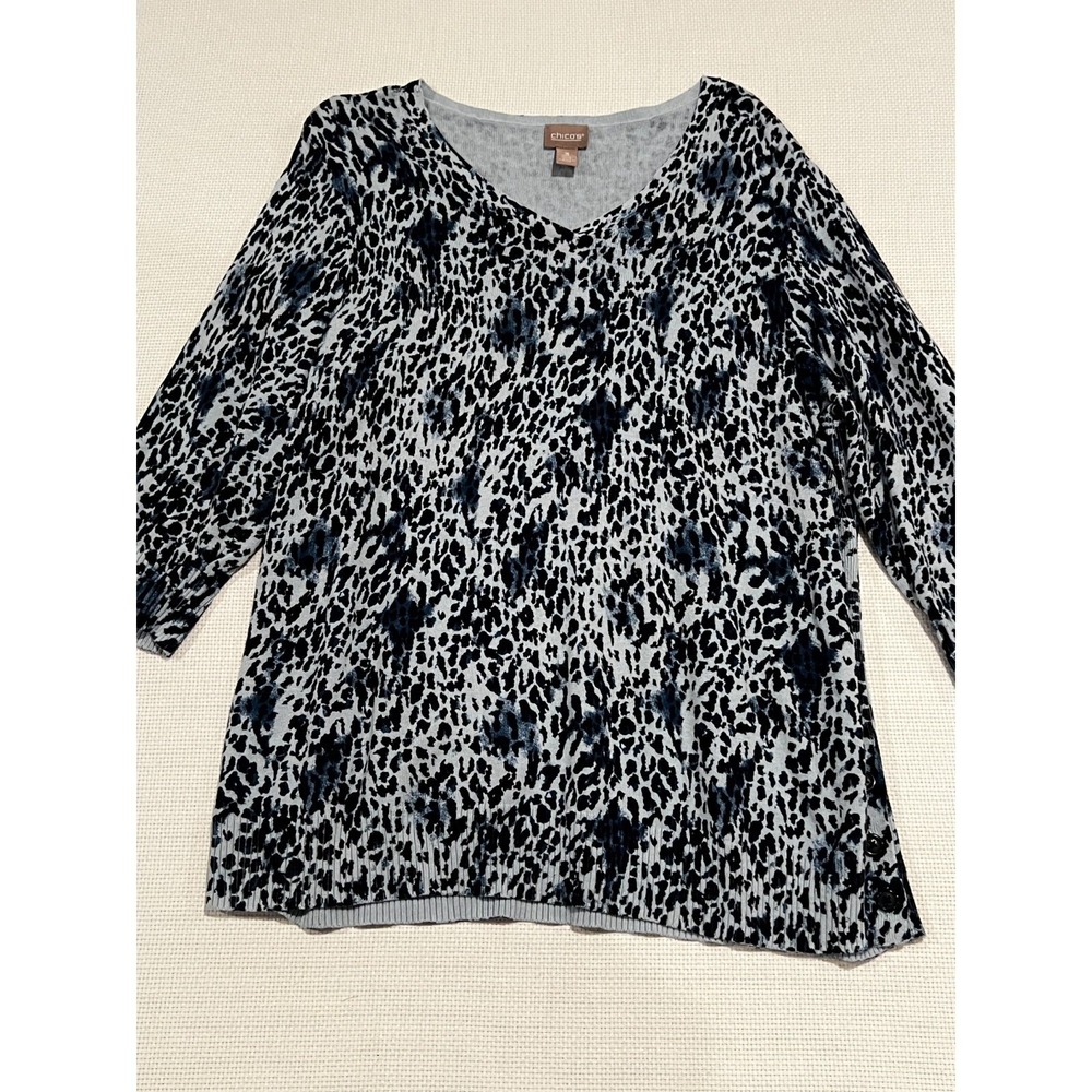 Chicos Blue Black Leopard Print V-Neck Sweater 3/4 Sleeve Button Detail Size XL